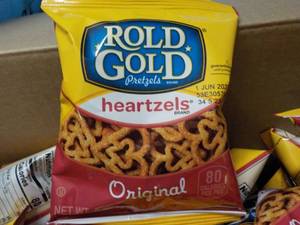 lot 321 image: Case of 104 Bags Rold Gold Heartzel...