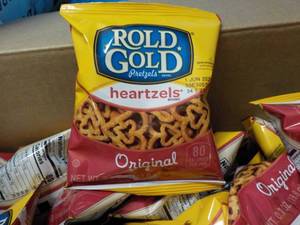 lot 322 image: Case of 104 Bags Rold Gold Heartzel...