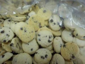 lot 385 image: 15 lb Box Small Chocolate Chip Cook...
