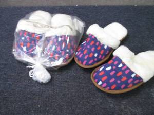 lot 64 image: 2 pair Ladies Size Small(5-6) Joyfu...