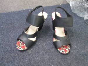 lot 77 image: Avon Pop of Roses Cushioned Ladies ...