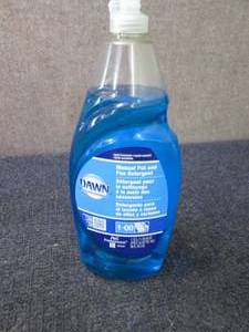 lot 105 image: 7- 38 oz Bottles Dawn Pot & Pan Det...