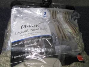 lot 187 image: Mainstays 38x63 inch Grometted Blac...