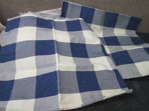 lot 189 image: 2- 24x24 Pillow Covers...
