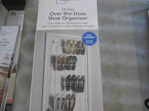 lot 267 image: Mainstays 18 Pair Over the Door Sho...