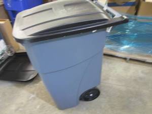 lot 298 image: Large Rolling Rubbermaid Trash Bin ...