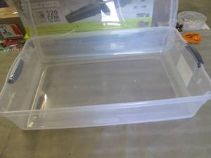 lot 310 image: Rubbermaid Storage Container- damag...