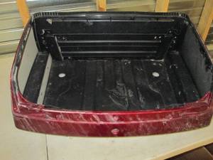 lot 185 image: 1500 goldwing red trunk area dusty ...