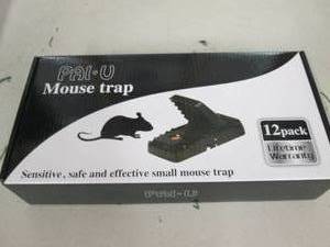 lot 235 image: 12 pack of mouse traps ...
