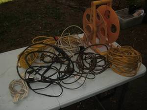 lot 10 image: Trouble light, extension cords & re...