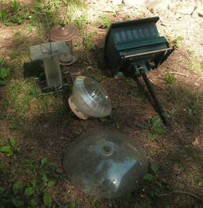 lot 21 image: Bird feeders, squirrel baffle - cra...