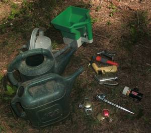 lot 22 image: Watering cans, spray nozzles, timer...