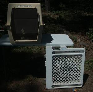 lot 29 image: Kennel - no door, expandable gate...