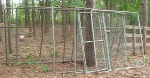 lot 52 image: Chainlink fencing three 6ft by 6ft...