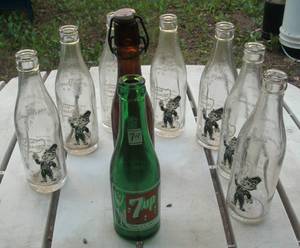 lot 95 image: Tom Moore, 7up, Birra, Cremona bott...