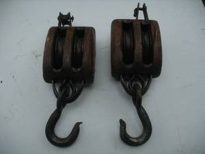 lot 3 image: Vintage block pulleys - no markings...