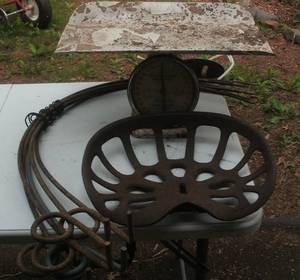 lot 5 image: Baby scale, cast iron tractor set (...