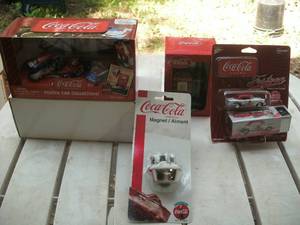 lot 116 image: Coca Cola magnet, mini clock, 1956 ...