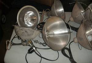 lot 134 image: Brooder light (9), extra parts...