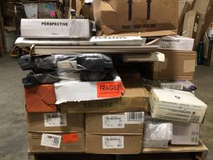 lot 19 image: MIXED PALLET OF ASSORTED CERAMIC FLOORING CUSTOMER RETURNS SEE PICS
