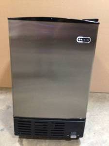 lot 25 image: Whynter 15 in. 12 lb. Built-In Ice Maker in Stainless Steel in good condition see pictures
