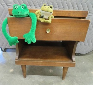 RETRO END TABLE  NIGHT STAND