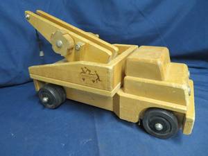 COMMUNITY WOODEN TOW TRUCK.