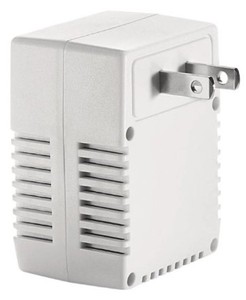 lot 577 image: Travel Smart by Conair 50-Watt Reverse Transformer, For U.S. Use With 0w-50w, 220v-240v Products - 5 Pack - FR23TA