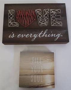lot 556 image: Hallmark Wall Sign Bundle 2 - Love Is Everything & Fill Your Soul