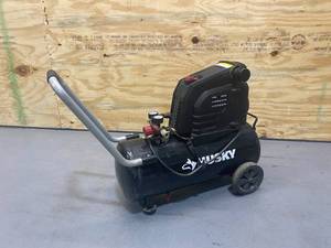 HUSKY 8G 150 PSI Hotdog Air Compressor