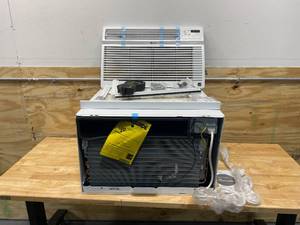 LG ELECTRONICS 10,000 BTU 115-Volt Window Air Conditioner with Remote and ENERGY STAR in White