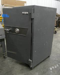 lot 5 image: Large SAFE with combination