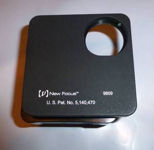 lot 44 image: 15 New NewportNew Focus Optical Corner Mounts 9809 for 1 optic