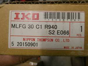 lot 50 image: New in box IKO linear rail with Nippon Thompson bearings MLFG 30 C1 R940 - 940mm long wone bearing