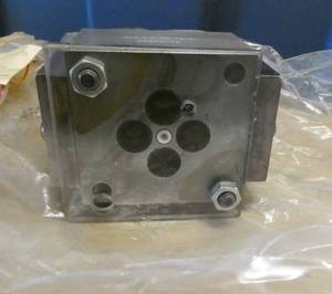 lot 67 image: 2 Remanufactured Dynamic Servo Valves
