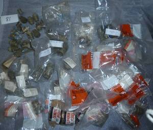 lot 81 image: lot of amphenol connectors