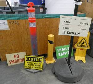 lot 114 image: Signage Lot 7 pieces