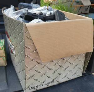 lot 118 image: Large box of at least 200 damaged screw remover kits
