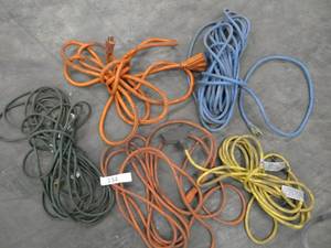 lot 134 image: Group of 5 extension cords