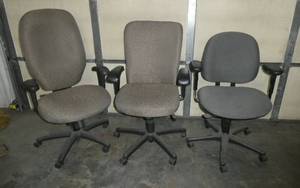 lot 157 image: 3 rolling office chairs