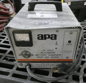 lot 8 image: 24V Battery Charger