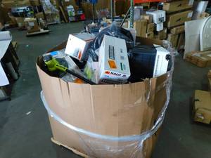 lot 12 image: WHOLESALE PALLET LOT OF GENERAL MERCHANDISE- SMALLS