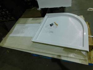 lot 61 image: WHOLESALE PALLET LOT OF SHOWER KITS