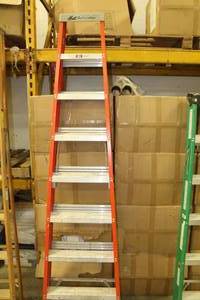 lot 614 image: Louisville Step Ladder 8H
