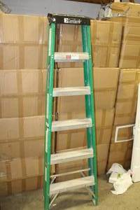 lot 615 image: Davidson 592-06 Step Ladder 6H