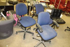 lot 622 image: Lot of (3) Rolling Office Arm Chairs