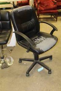 lot 623 image: Rolling Office Arm Chair