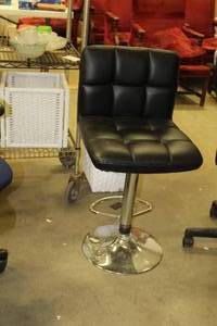 lot 624 image: Pedestal Bar Chair
