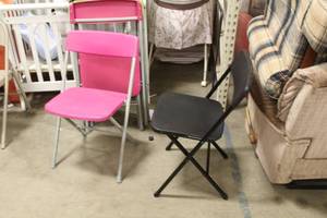 lot 632 image: Lot of (7) Metal Folding Chair with Plastic Seat
