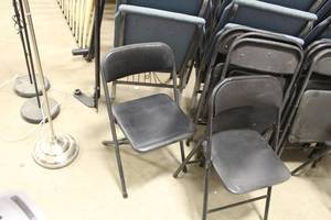 lot 633 image: Lot of (5) Metal Padded Folding Chairs